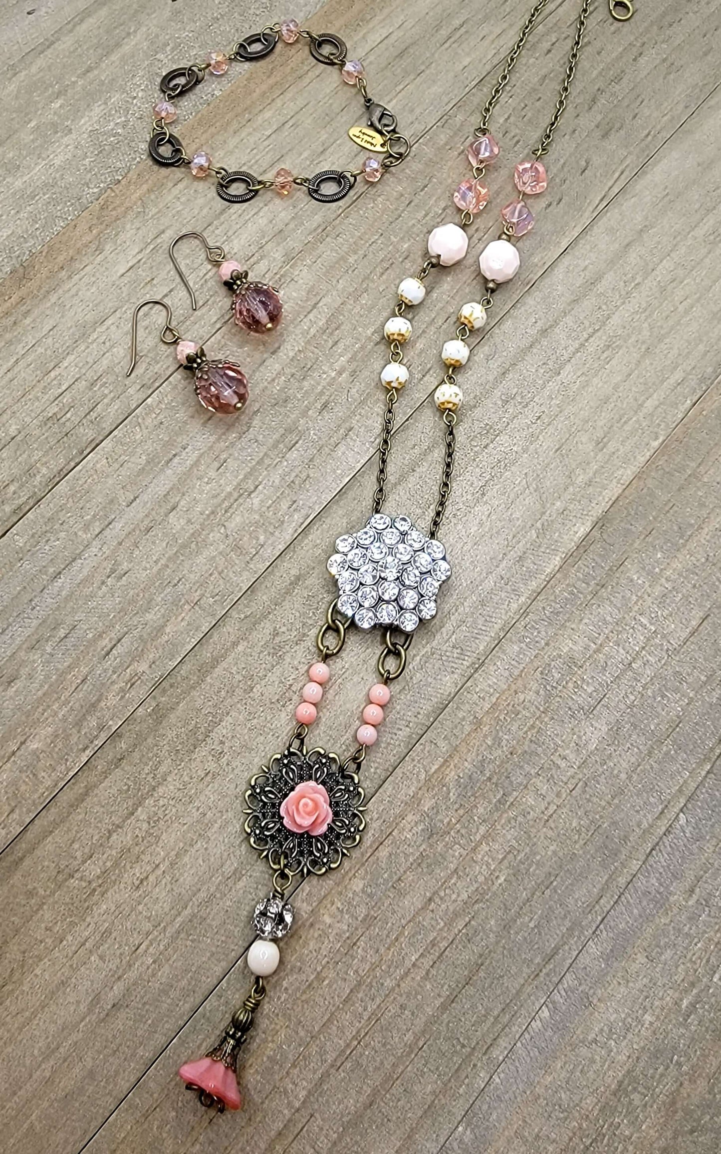 Nicki Lynn Jewelry Nicki Lynn Jewelry Box Club Nicki Lynn Jewelry CLEARANCE:N FLOORSET:2021 Oct P:10-2020 STYLE:Subbox