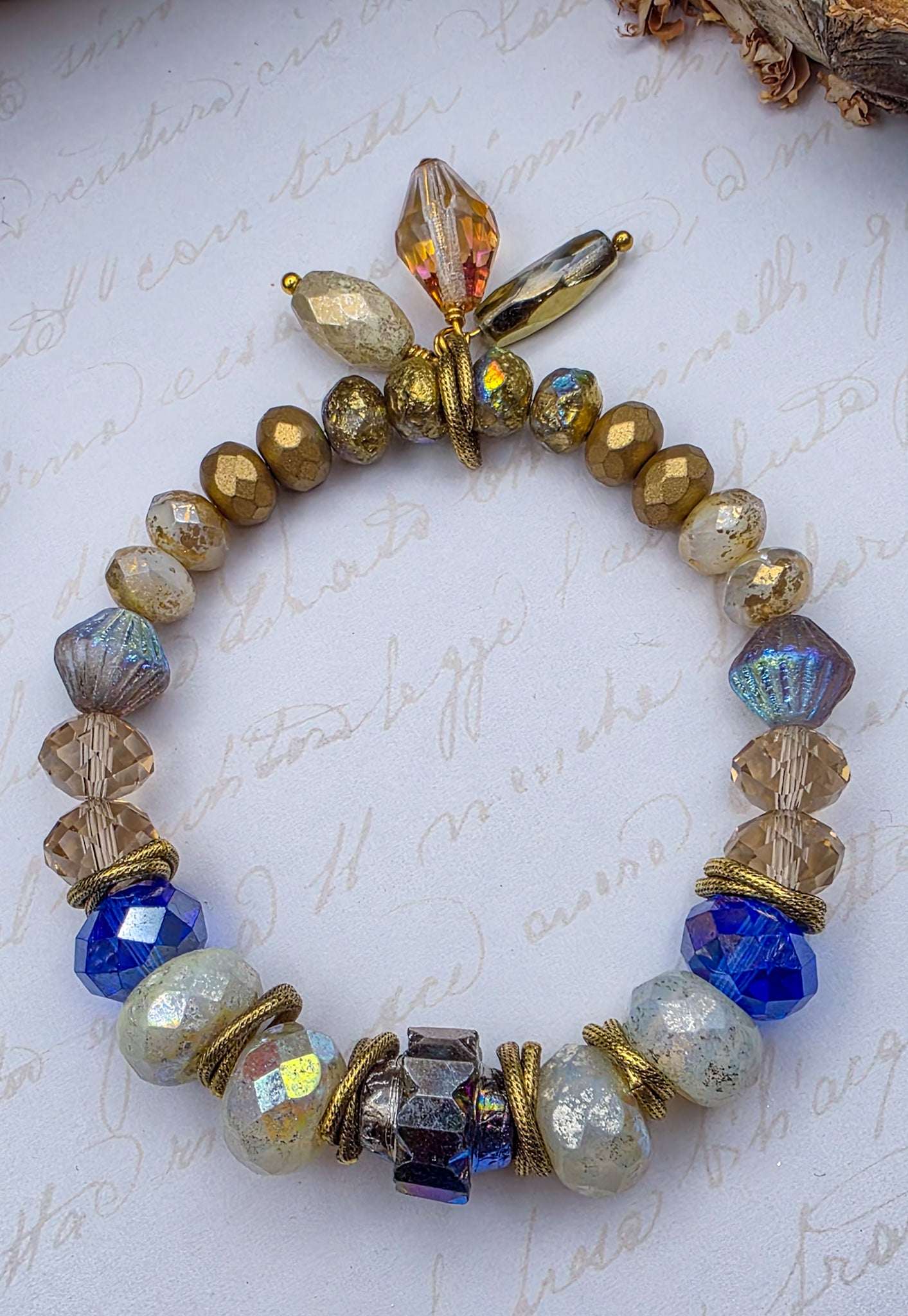 Czech Glass Beaded Bracelet with Gold Textured Links – Artisan