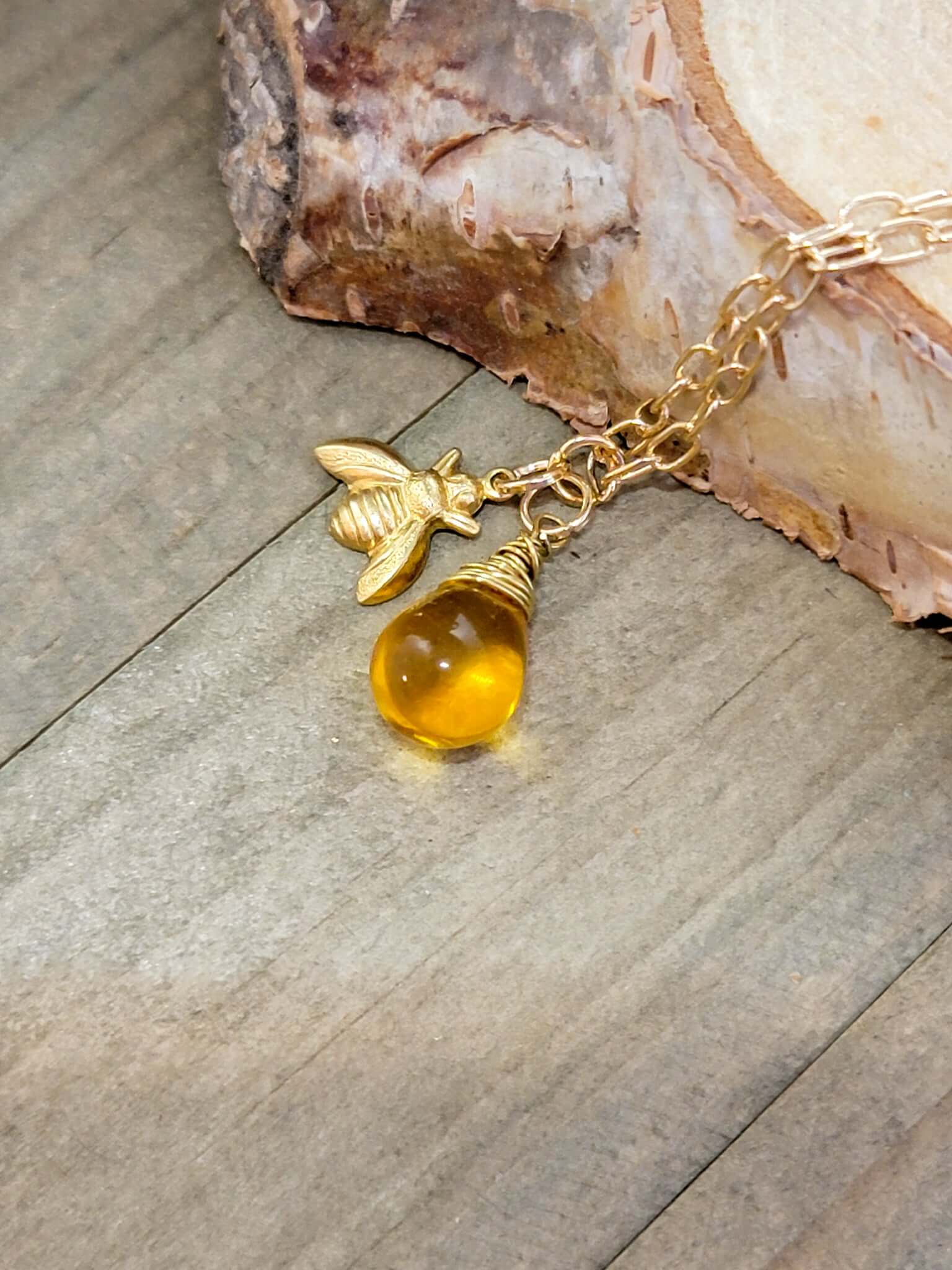 Nicki Lynn Jewelry Tiny Honey Bee Necklace Nicki Lynn Jewelry CLEARANCE:N COLOR_Gold FLOORSET:2019 DEC MAT:Brass P:10-2020 PRICE_$25 - $50 STYLE:Necklace